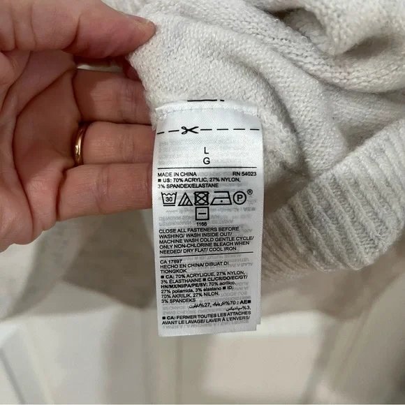 Old Navy off white with a slight color of gray button up cardigan size large - Picture 5 of 10